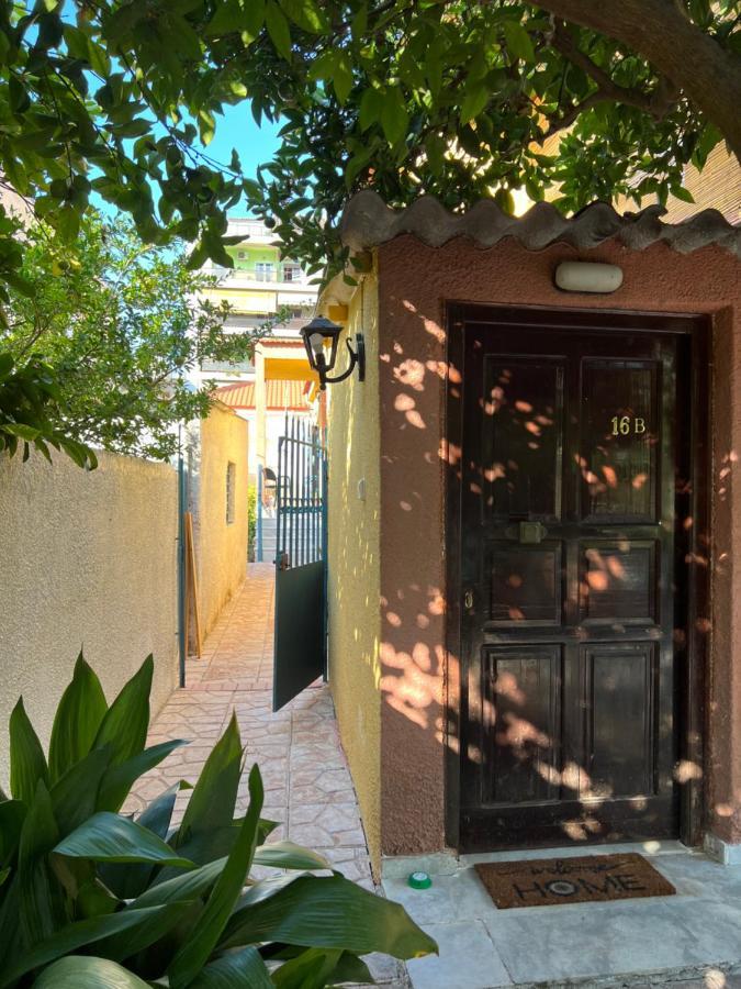 Cosy Guesthouse-Souterrain With Garden In City Center Corinto Exterior foto