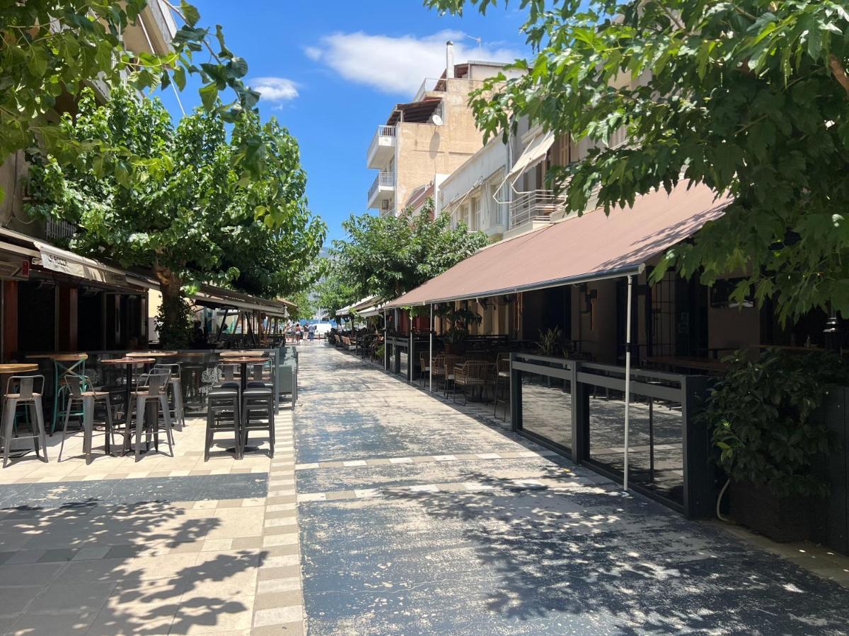 Cosy Guesthouse-Souterrain With Garden In City Center Corinto Exterior foto