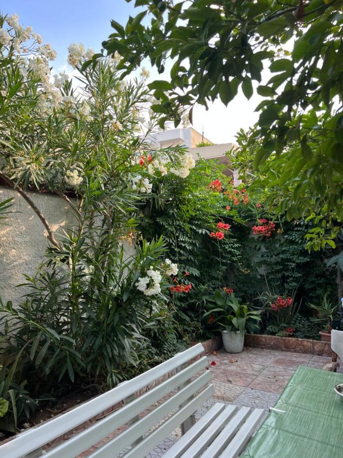 Cosy Guesthouse-Souterrain With Garden In City Center Corinto Exterior foto