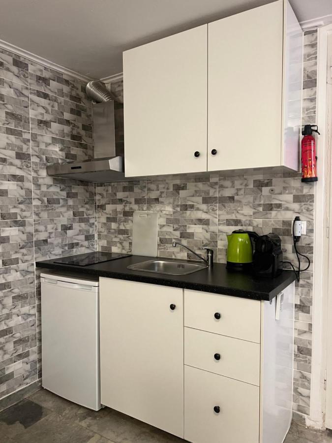 Cosy Guesthouse-Souterrain With Garden In City Center Corinto Exterior foto