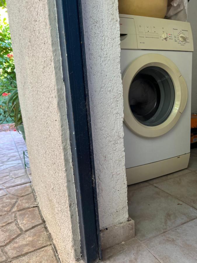 Cosy Guesthouse-Souterrain With Garden In City Center Corinto Exterior foto