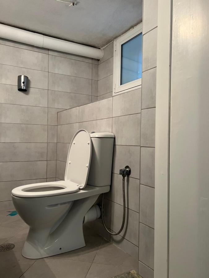 Cosy Guesthouse-Souterrain With Garden In City Center Corinto Exterior foto
