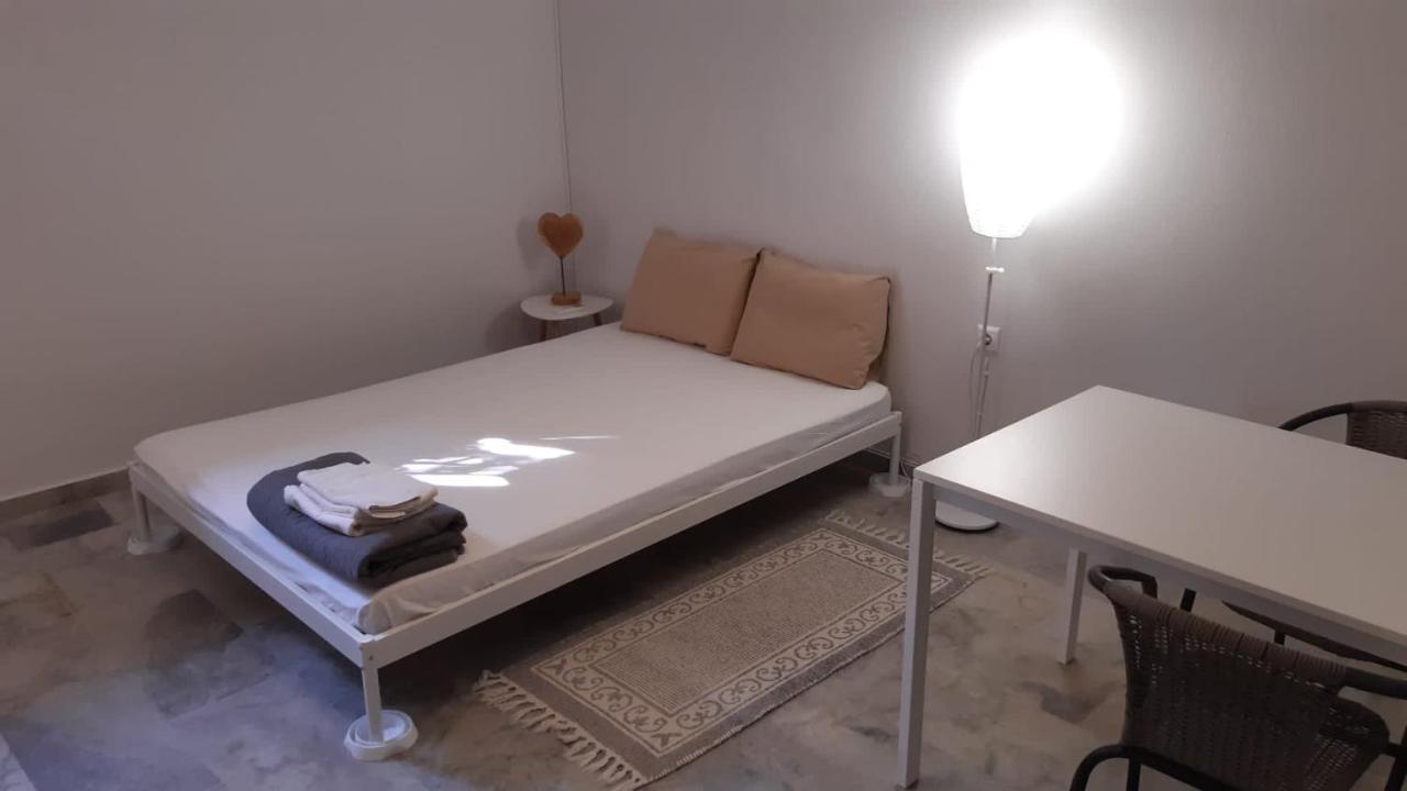 Cosy Guesthouse-Souterrain With Garden In City Center Corinto Exterior foto