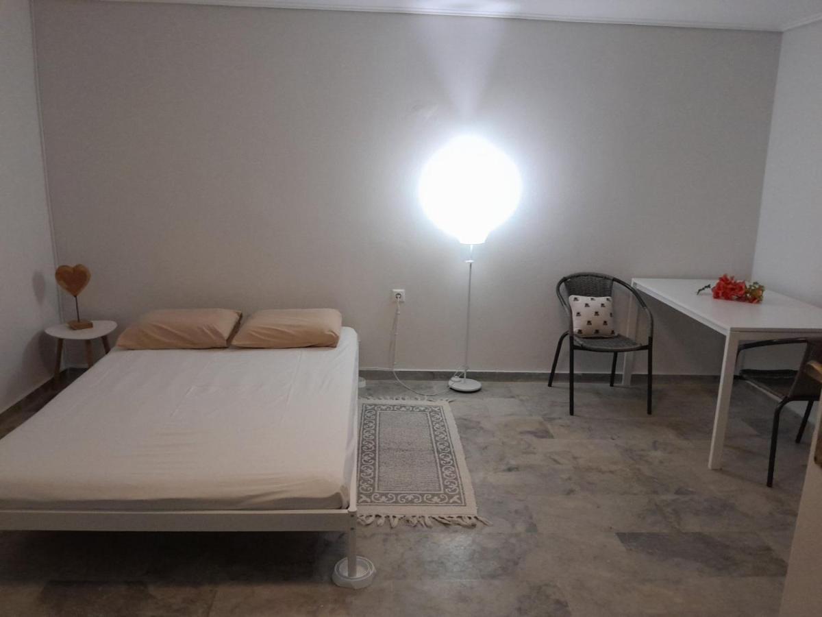 Cosy Guesthouse-Souterrain With Garden In City Center Corinto Exterior foto