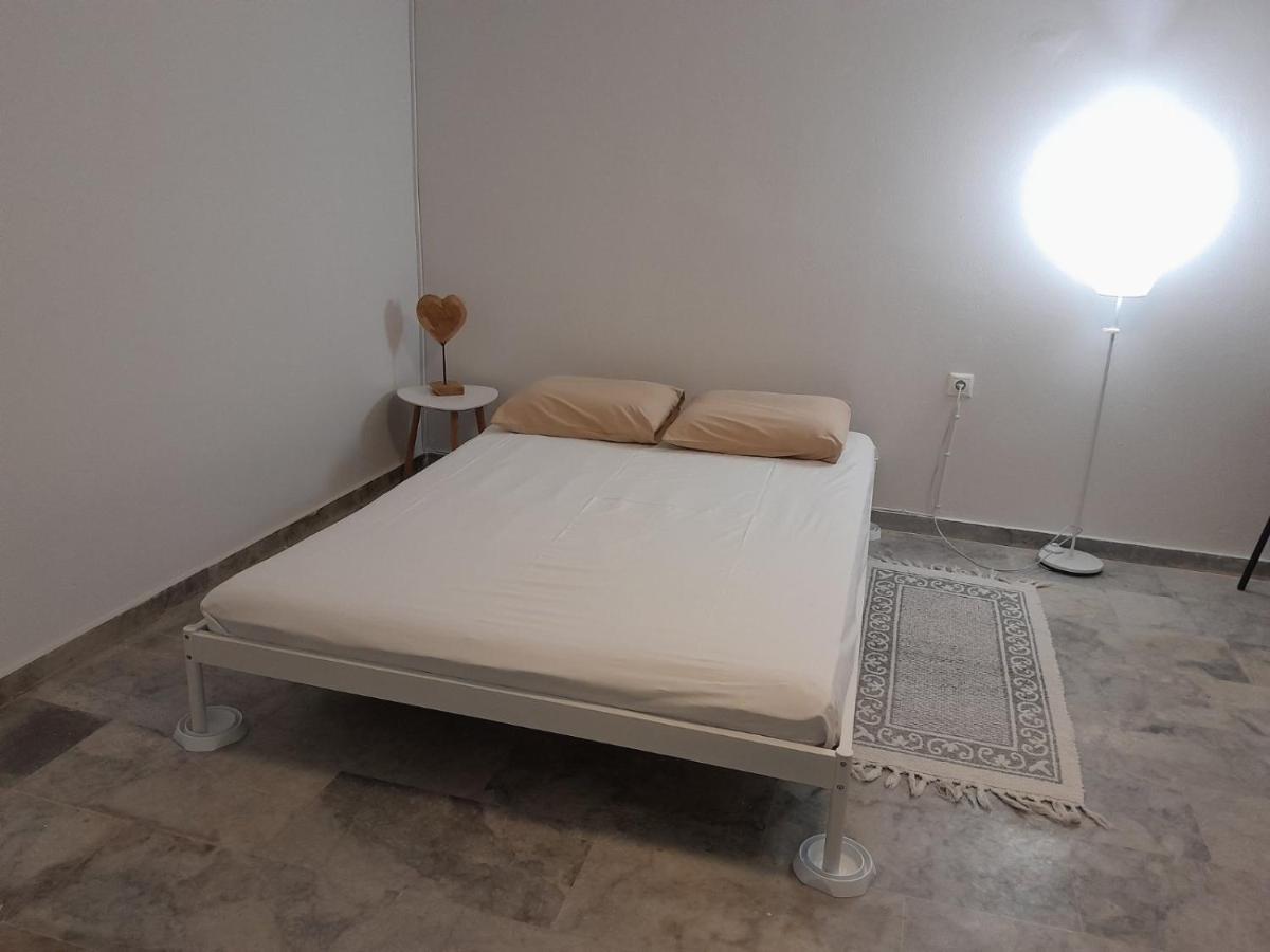 Cosy Guesthouse-Souterrain With Garden In City Center Corinto Exterior foto