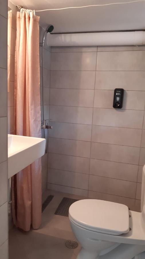 Cosy Guesthouse-Souterrain With Garden In City Center Corinto Exterior foto